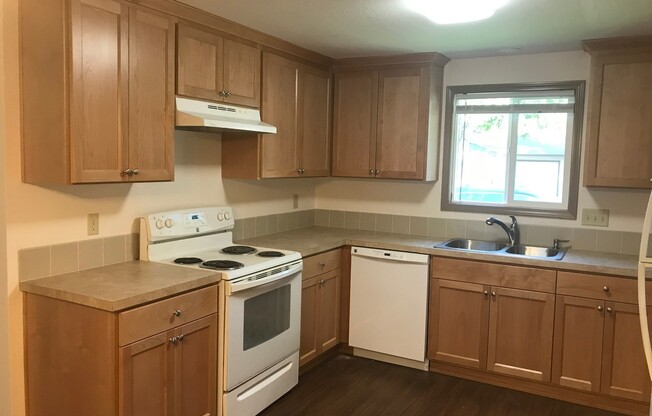 129-31 NE Kingwood Dr.