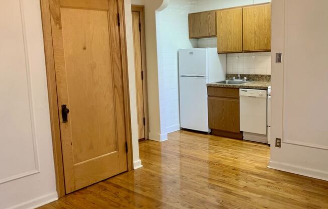 Studio, 1 bath, 300 sqft, $1,435, Unit 644-411