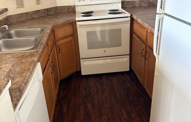 2 beds, 1 bath, 861 sqft, $970, Unit 04