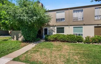 Charming 1-Bedroom Apartment in Denver – Pet-Friendly with Pool Access