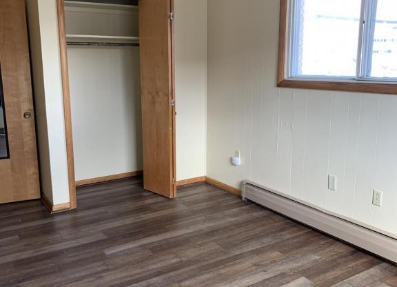2 beds, 1 bath, 900 sqft, $900