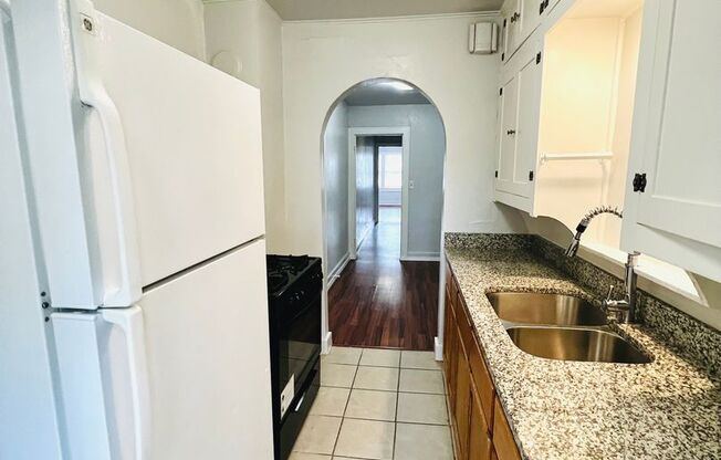 MOVE-IN SPEICAL: Cute 2BD 1BA Duplex in Crestwood!!