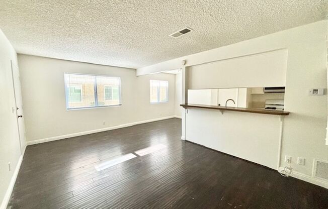 2 beds, 1 bath, $2,350, Unit # 2