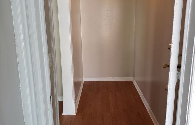 3 beds, 1 bath, $1,299, Unit 1