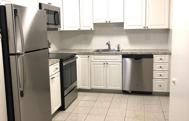 2 beds, 1 bath, 695 sqft, $2,430