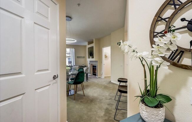 Large 1 bedroom Condo Filled with Morning Sunlight in the Oakland Hills w/ in-Unit Washer & Dryer and Parking