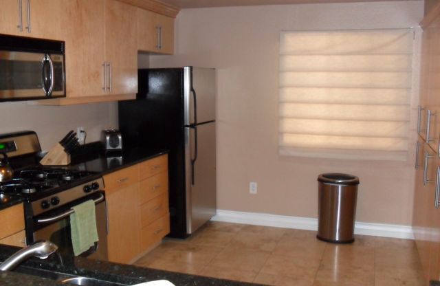 2 beds, 2 baths, $2,100, Unit 101