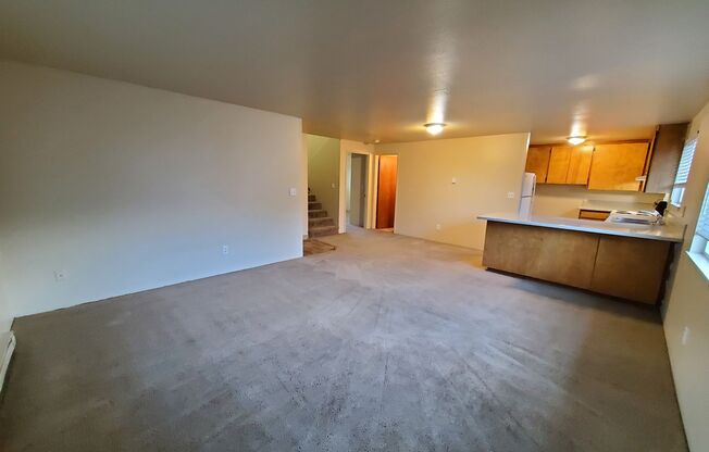 (526) Halpert Duplexes - 4 Bedroom / 2 Bathroom