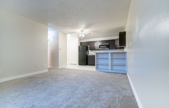 2 beds, 1 bath, 800 sqft, $1,700, Unit 210