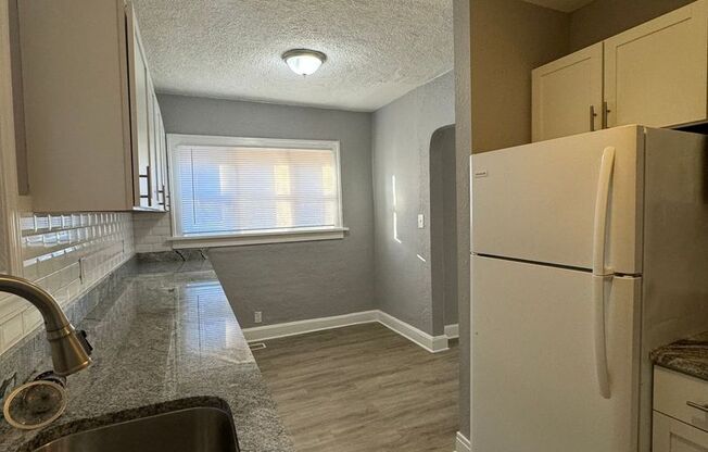 2 beds, 1 bath, $1,100