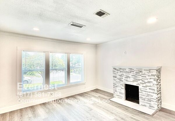 715 W PEMBROKE AVE