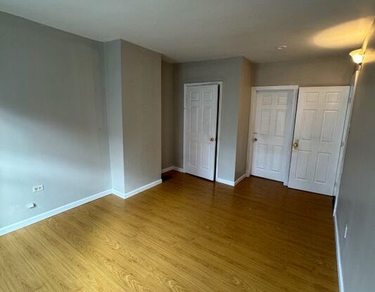 2 beds, 1 bath, 830 sqft, $1,050, Unit Apt 1