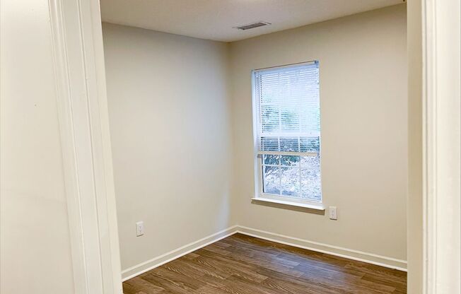 3 beds, 2 baths, 1,281 sqft, $1,284