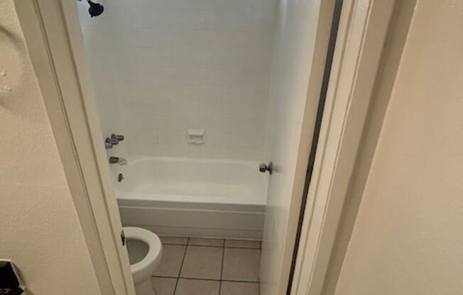 1 bed, 1 bath, $1,675, Unit 109