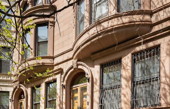 461 W 143 ST