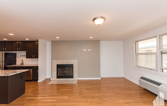 163 W DIVISION