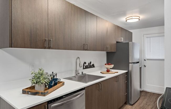 2 beds, 1 bath, 716 sqft, $1,695, Unit 14