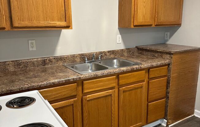 2 beds, 1.5 baths, 950 sqft, $1,100, Unit 621 Key Street, Unit #2