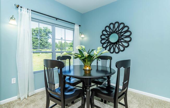 ELEGANT DINING 