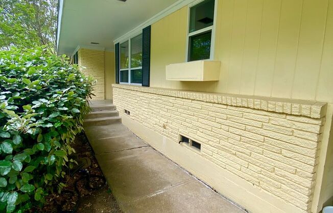 Charming Home With A Spacious Yard!