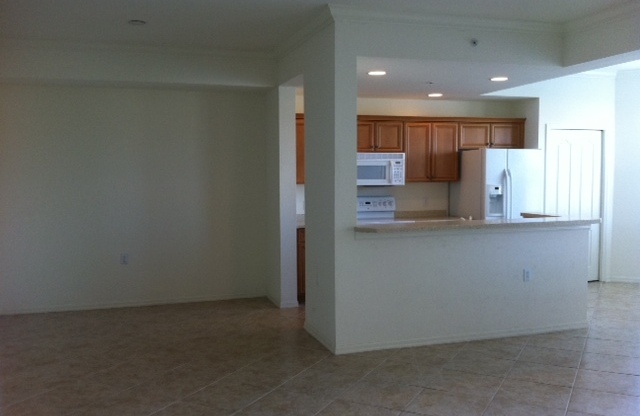 2 beds, 2 baths, $1,800, Unit #1028