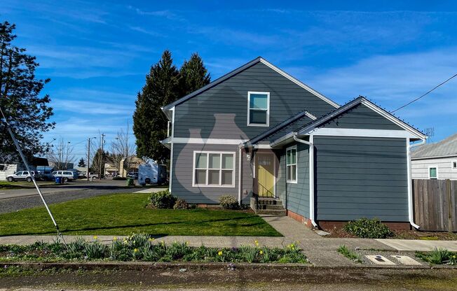 Gorgeous Stayton Home - Available Now