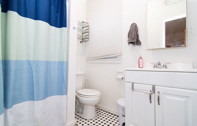 2 beds, 1 bath, $3,000, Unit 1