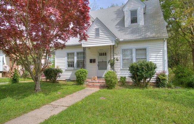Beautiful 1 bedroom 1 bath home in Lakewood that has just been remodeled!!