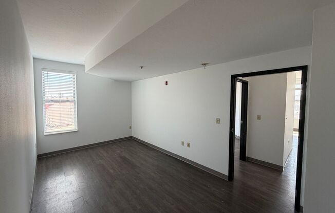 2 beds, 1 bath, 990 sqft, $1,900, Unit 601