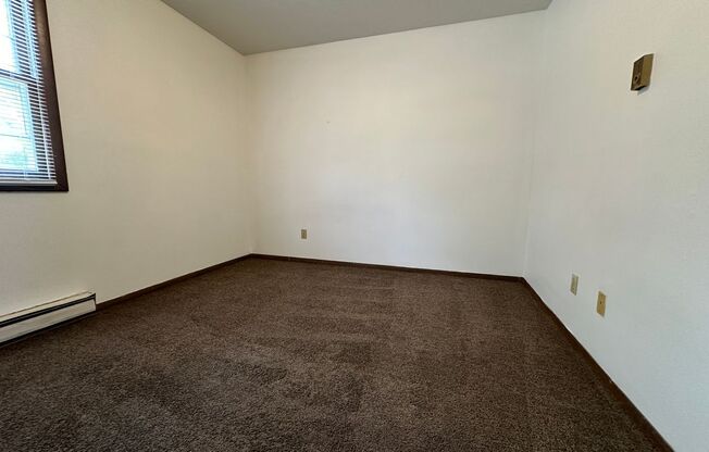 2 beds, 1 bath, $899