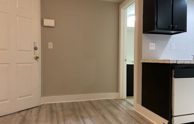 2 beds, 1 bath, 600 sqft, $1,325, Unit 1201-A