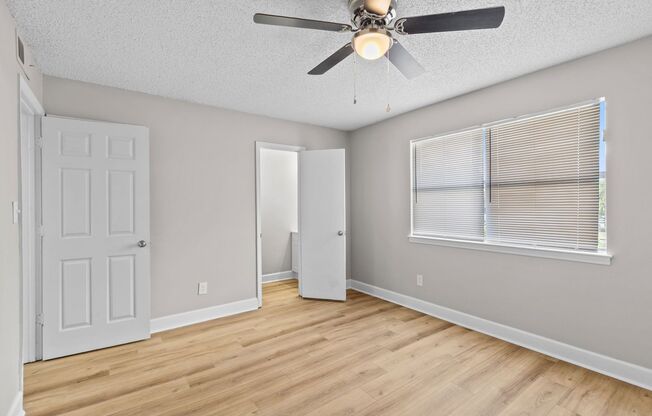 2 beds, 1 bath, 960 sqft, $949