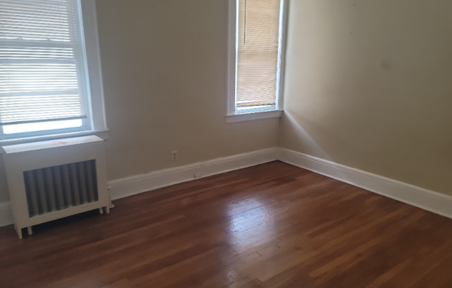 3 beds, 1 bath, $2,500