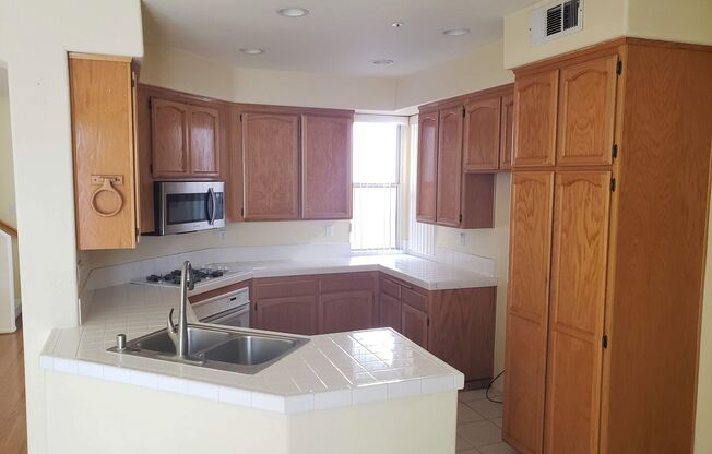 ***COMING SOON***SPACIOUS 4 BEDROOM | 3 BATH TOWNHOUSE WITH CAR GARAGE INCLUDED***