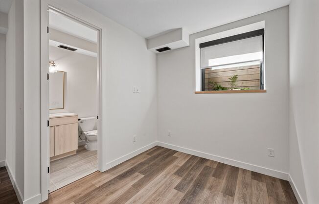 1 bed, 1 bath, 411 sqft, $1,365, Unit L11