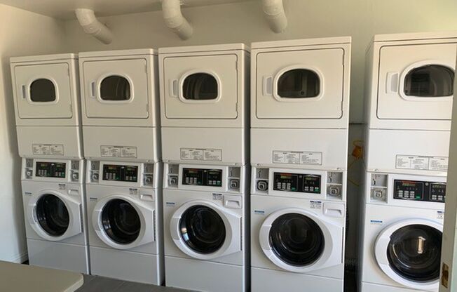 2 beds, 2 baths, $2,795, Unit 205