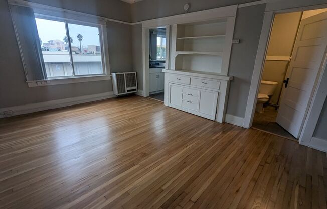 Studio, 1 bath, 370 sqft, $2,000, Unit #11