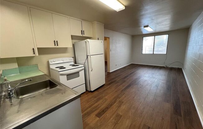 2 beds, 1 bath, 672 sqft, $1,900, Unit 6