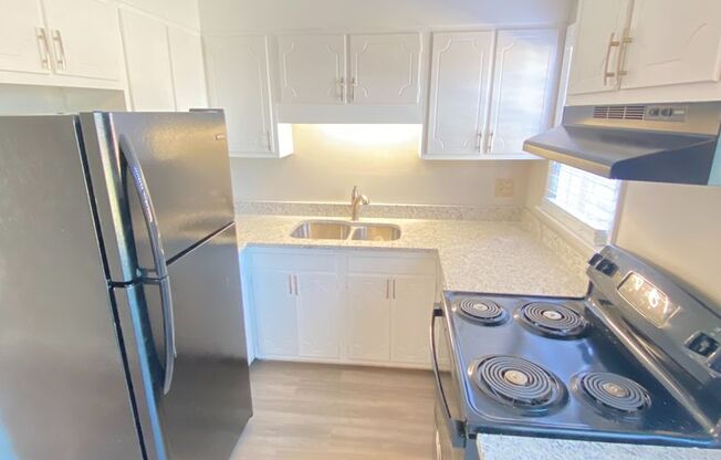 2 beds, 1.5 baths, 832 sqft, $1,250, Unit 802 Oakwood Villa