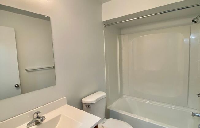 2 beds, 1 bath, $1,295, Unit 4