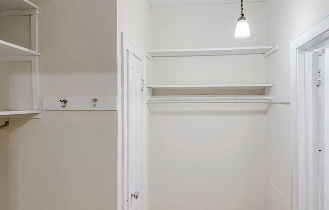 Studio, 1 bath, 437 sqft, $1,650, Unit 432-102