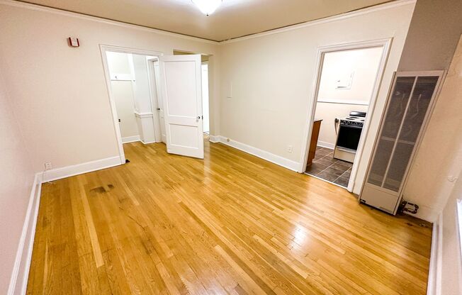 Studio, 1 bath, 365 sqft, $1,095, Unit 106