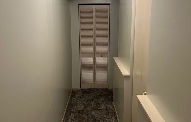 1 bed, 1 bath, $898, Unit 415 N 41st Avenue Unit #B5