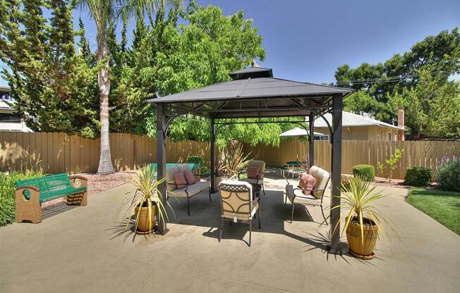 Outdoor Lounge Area at The Arbors at Mountain View, Mountain View