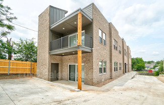 1138 N BLACKWELDER AVE