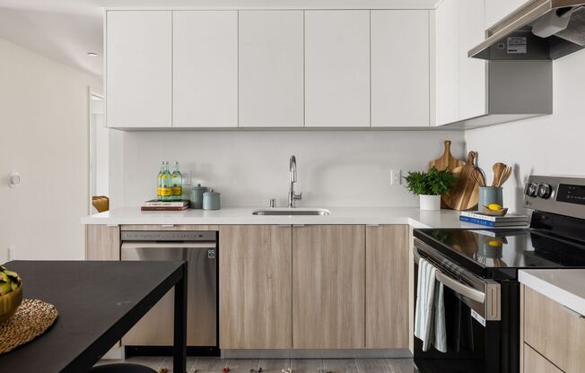 3 beds, 3 baths, 1,150 sqft, $4,300, Unit 101