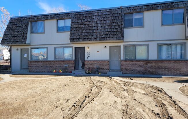 460 Topaz Dr