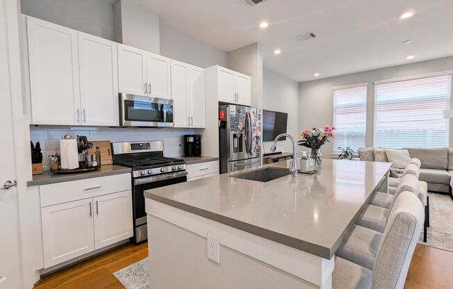 2204 Beall St **Ask about our NO CASH DEPOSIT option!**