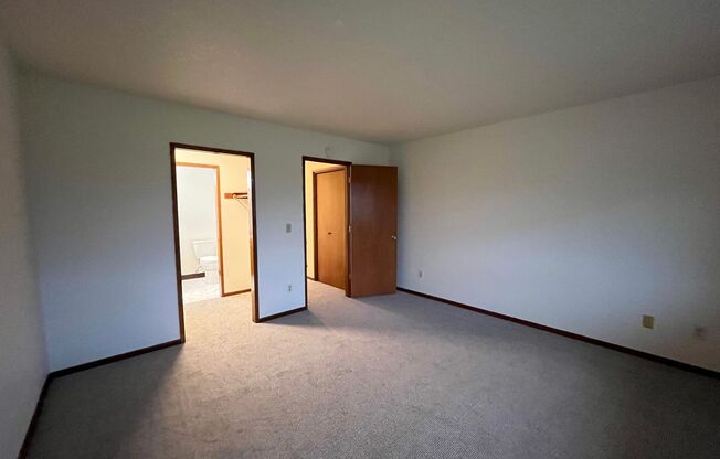 2 beds, 1.5 baths, $2,095, Unit #20689