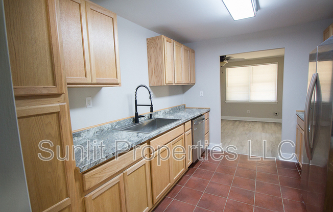 3 beds, 1 bath, 1,135 sqft, $1,400